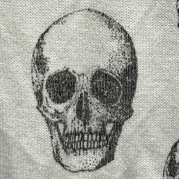 TORRID Skull Short Sleeve Knit Top Sz 3 - Picture 6 of 11